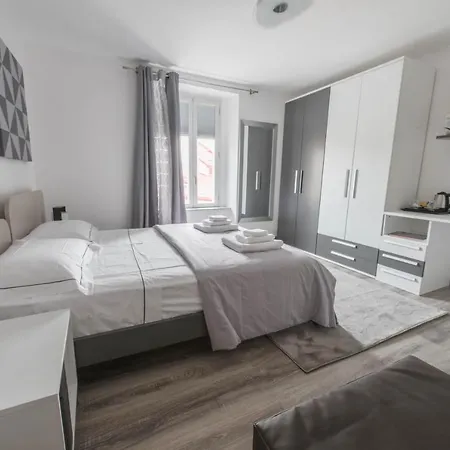 Civico71 فندق مبيت وإفطار Decollatura